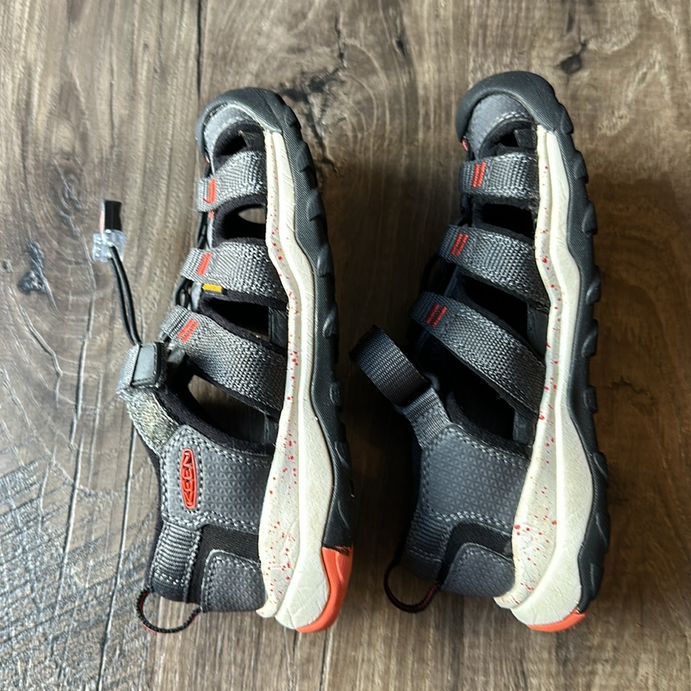 Keen Newport H2 sandals (kids size 12) black and red
